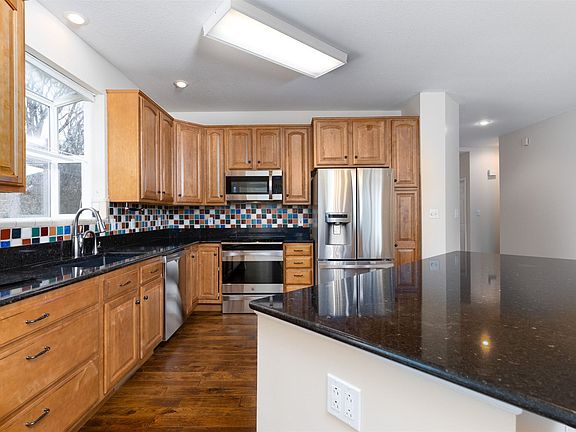 3rd image of 1810 Scarborough Dr