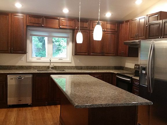 Kraftmaid cabinet/ granite
