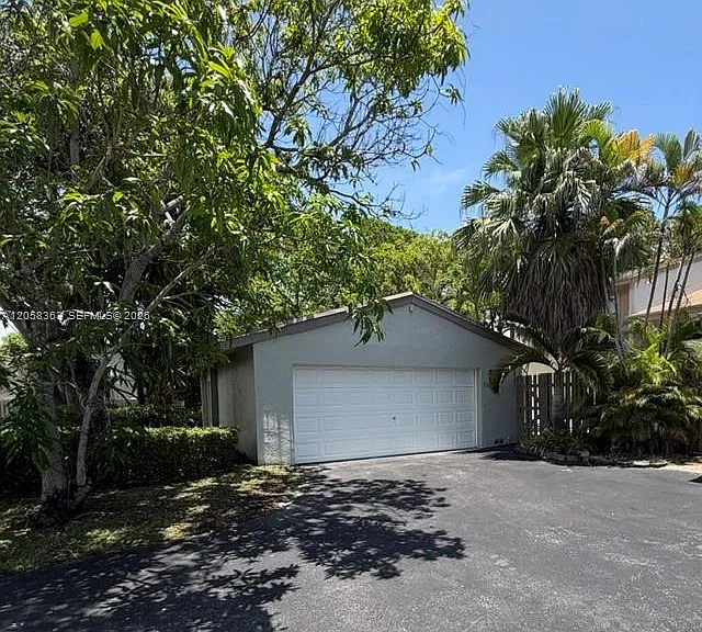 11053 SW 113th Pl #0 — Photo 11