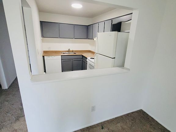 4th image of 24280 Outer Dr APT 7