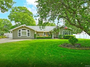 1019 Old Medford Ave, Farmingville, NY 11738