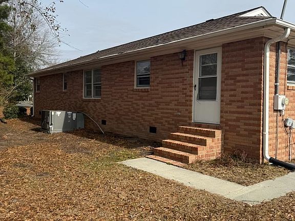 3rd image of 4625 Graham St.