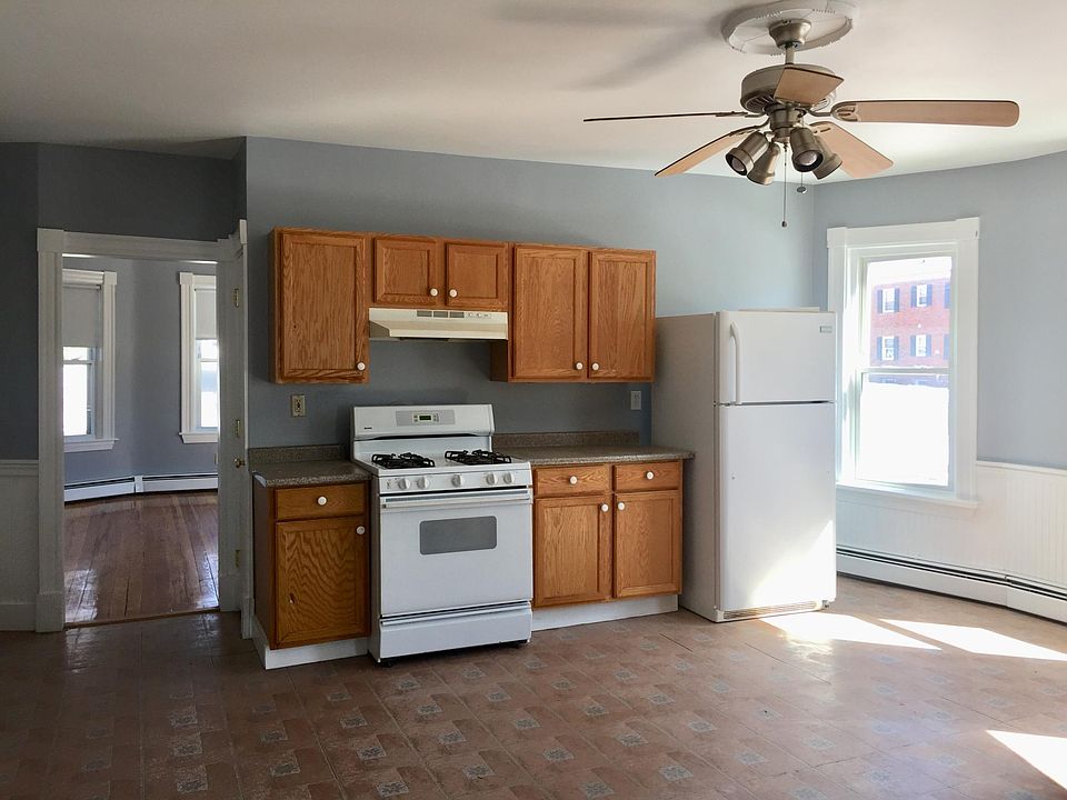 Left side of kitchen