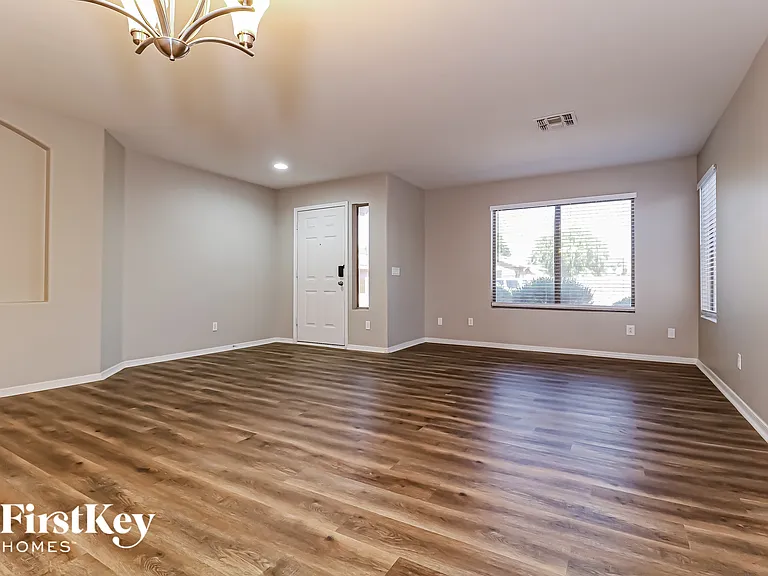 16032 N 159th Ln — Photo 3