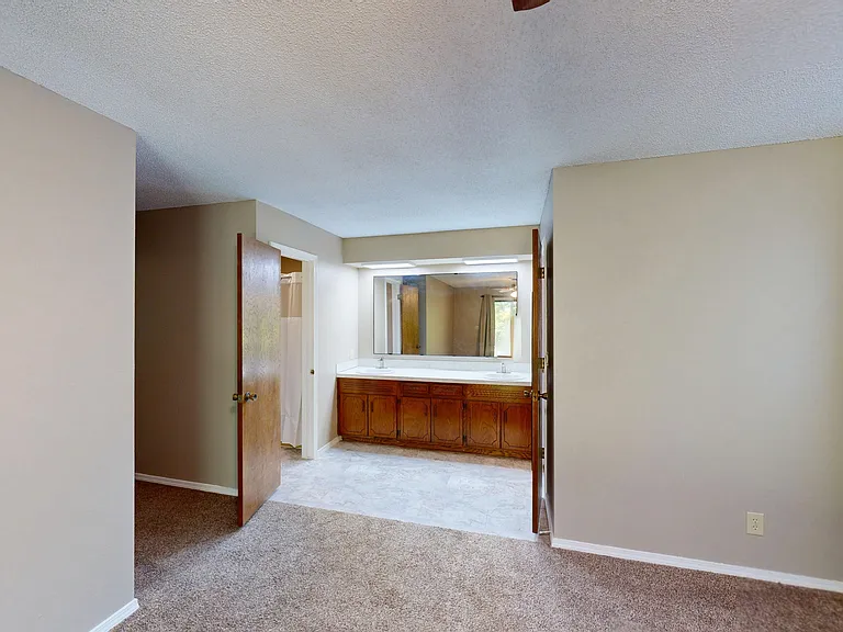 1275 N Gregg Ave — Photo 24