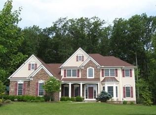 8000 Majestic Oaks Trl, Broadview Heights, OH 44147