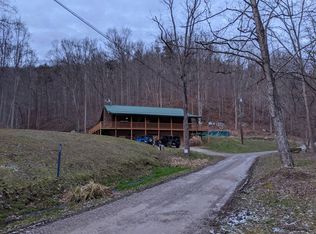 1129 Gluck Run Rd, Glenville, WV 26351
