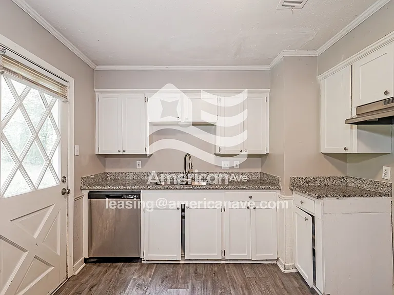 845683_006_kitchen_6.jpg