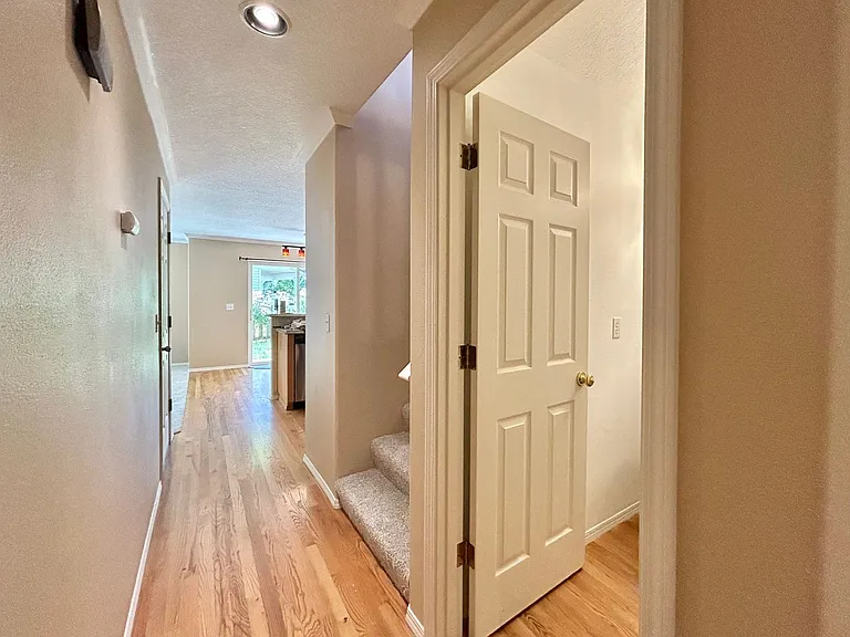 1218 NE Kinney St — Photo 8