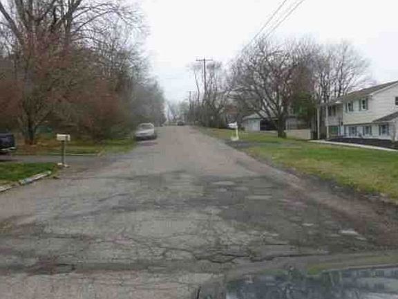 Exterior Neighborhood (street photo)