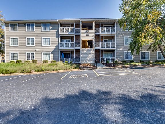 2nd image of 220 Elm St APT 203