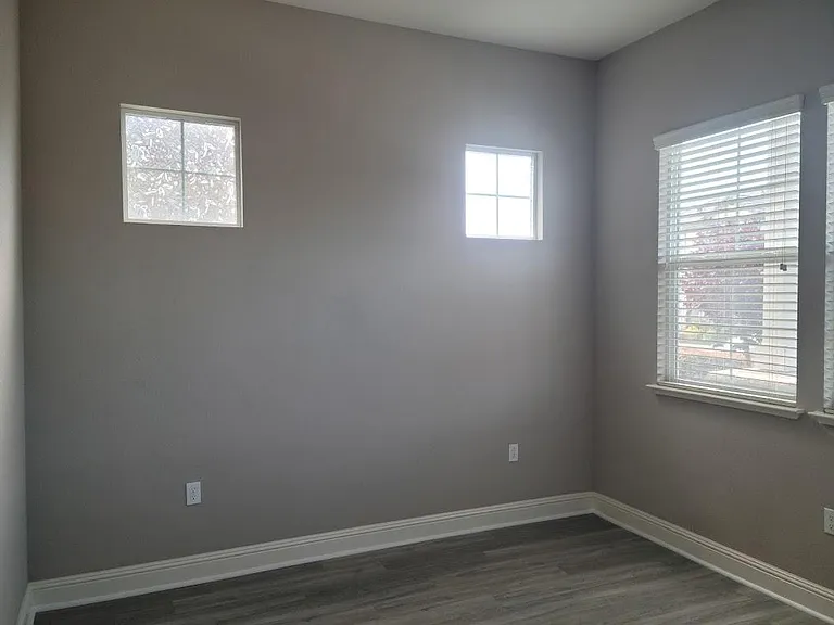 176 Avery Ct — Photo 3