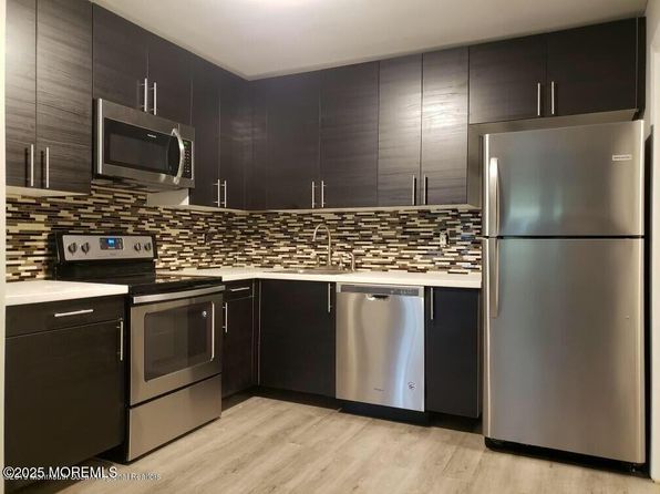 136 Amberly Drive UNIT Q, Manalapan, NJ 07726