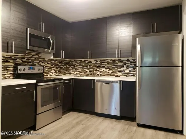 136 Amberly Drive #Q, Manalapan, NJ 07726