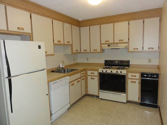 4th image of 5 Blackstone Dr APT 25