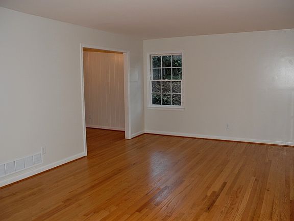 4th image of 3010 Stratford Dr