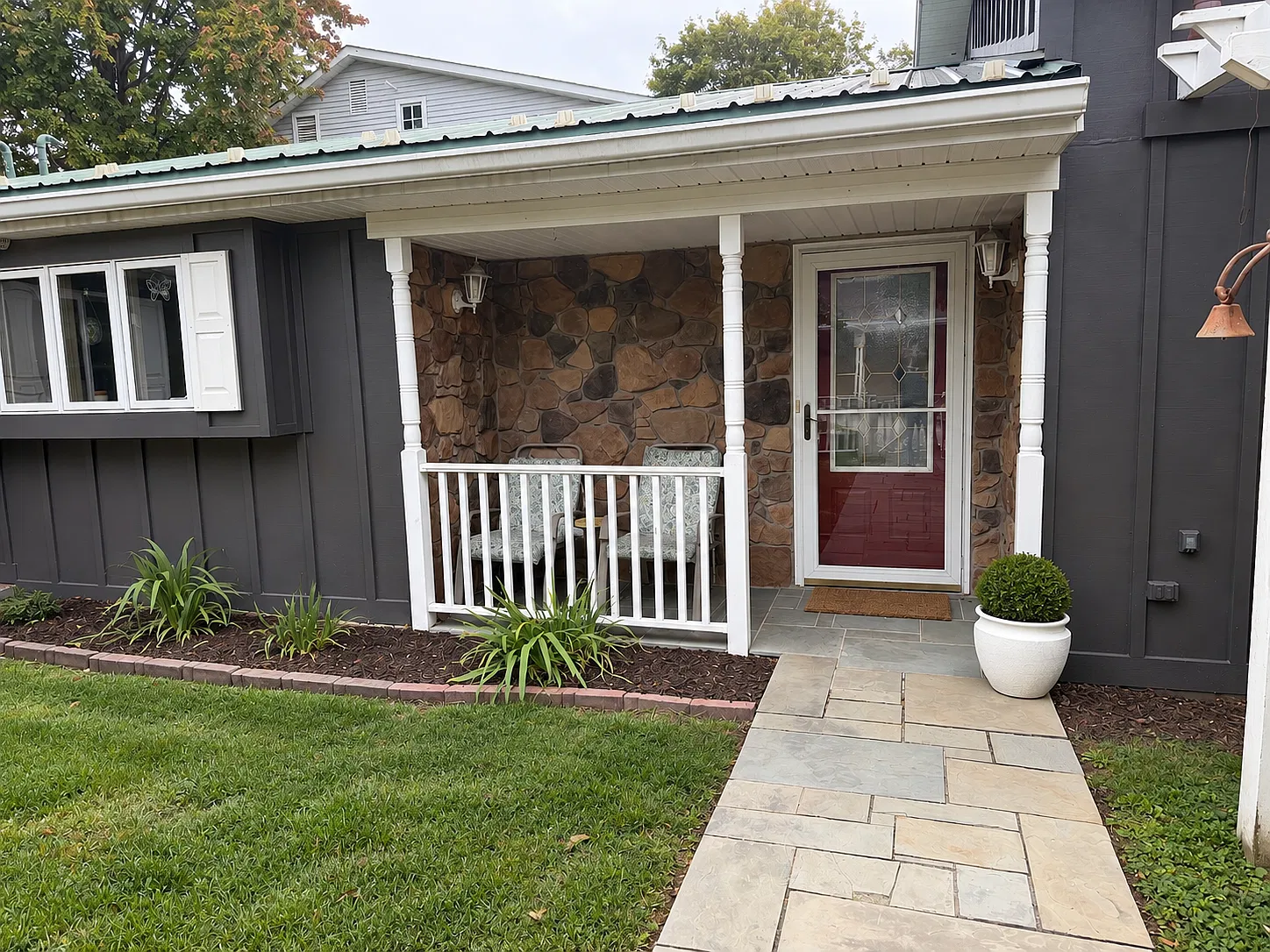 2 bed, 1.5 bath, 1948 sqft, $1,950 — Photo 1