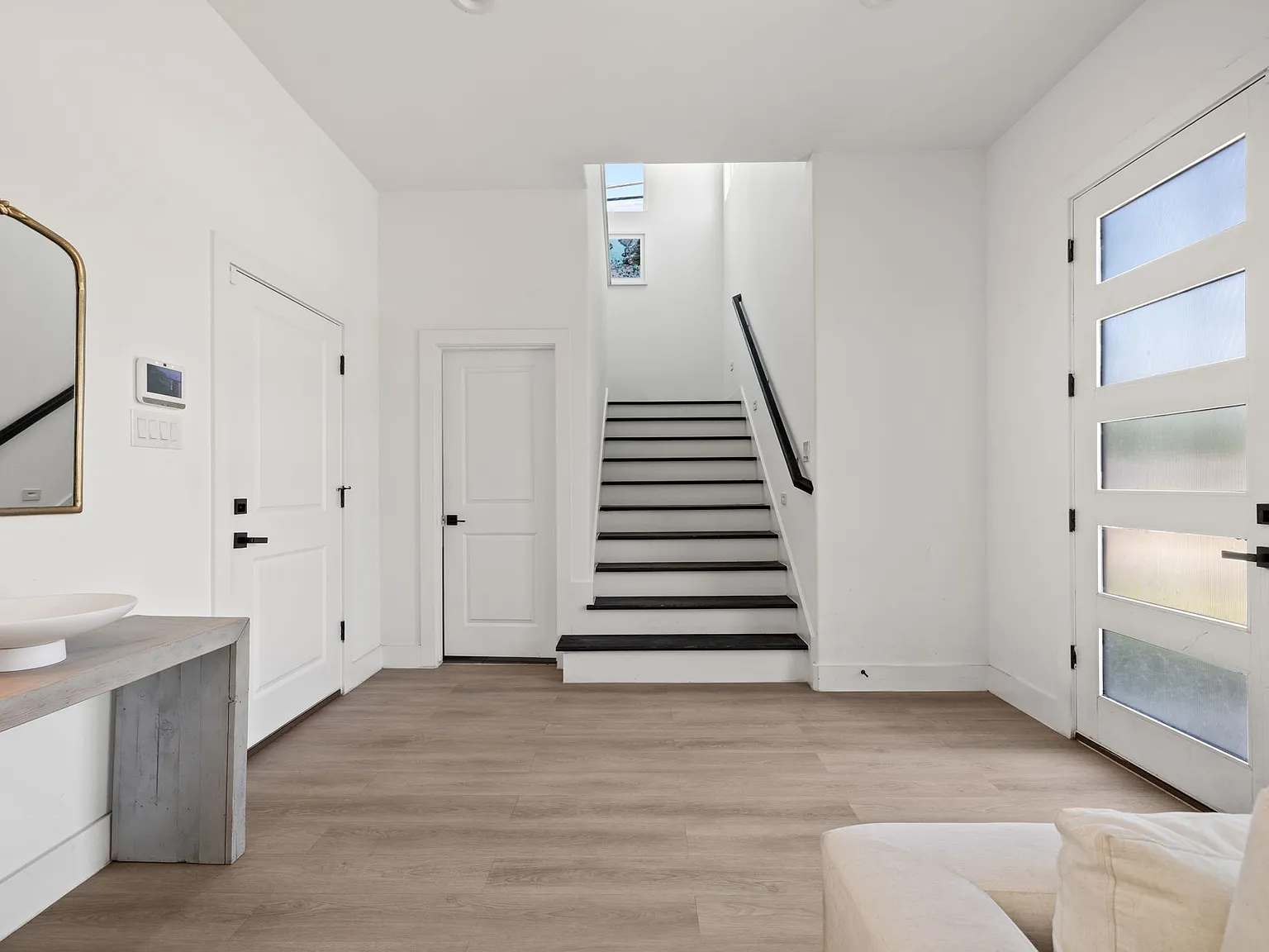 3 bed, 2028 sqft, $2,850 — Photo 2