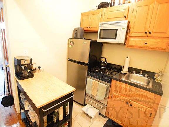 4th image of 42 W 69th St APT 3C