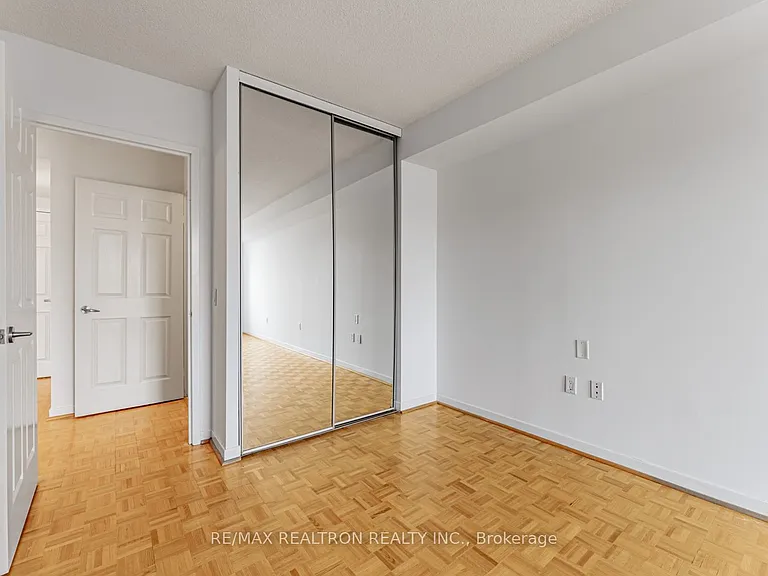 284 Bloor St W #903 — Photo 8