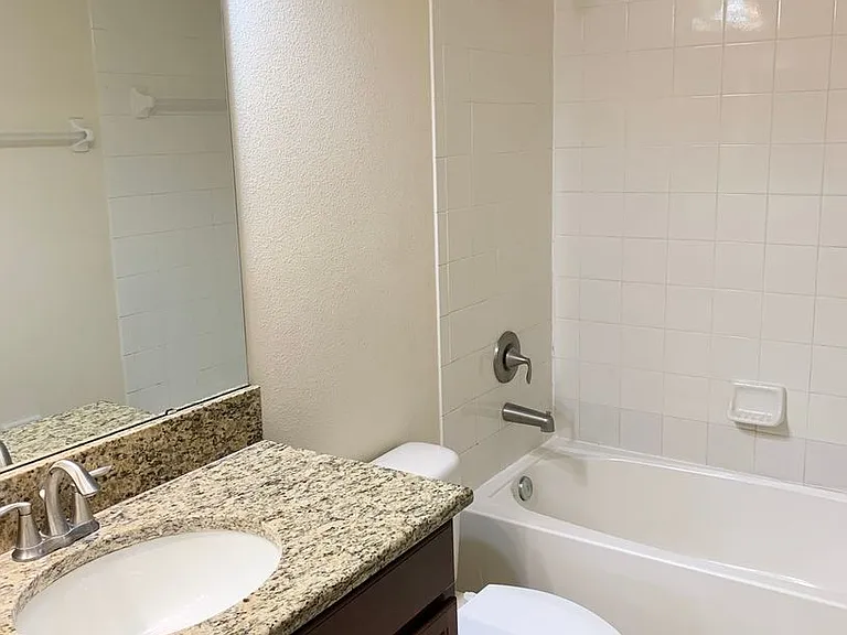 1646 Thetford Cir — Photo 26