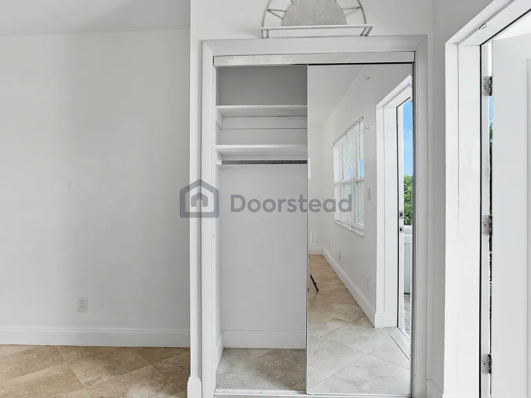 850 NE 13th St #9 — Photo 17