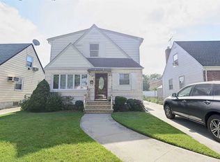 82-26 263rd St, Glen Oaks, NY 11004