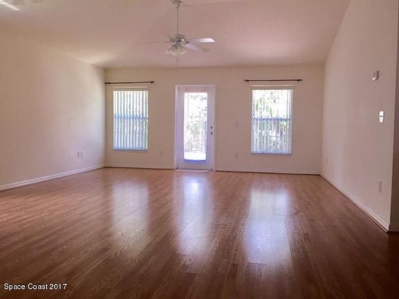 4th image of 460 Loxley Ct