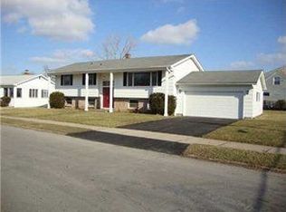18 Colonial Dr, Tonawanda, NY 14150