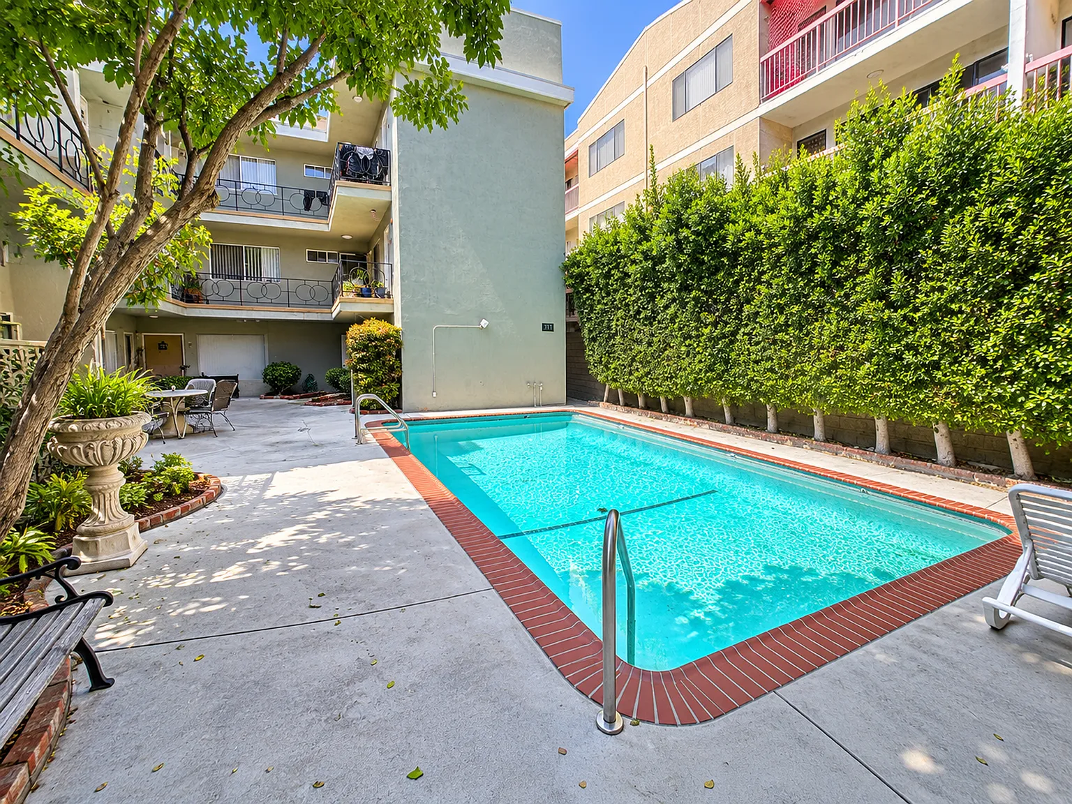 333 Jackson St — Photo 2