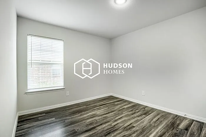 2034 Clay St — Photo 8