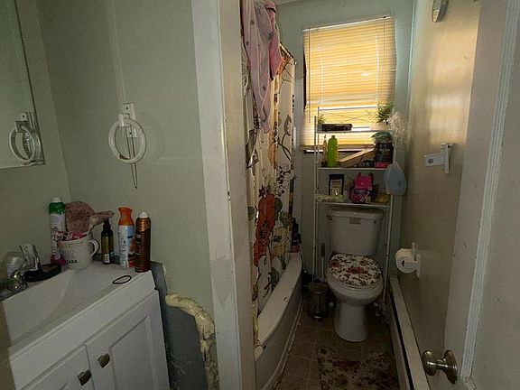 4th image of 210 3rd Ave