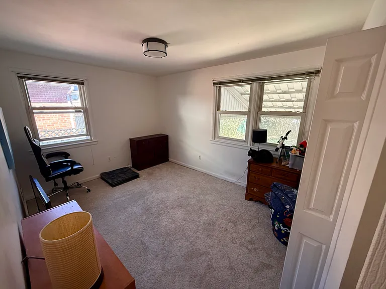 13th Pl NW — Photo 19