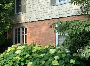 319 Touraine Rd, Grosse Pointe Farms, MI 48236