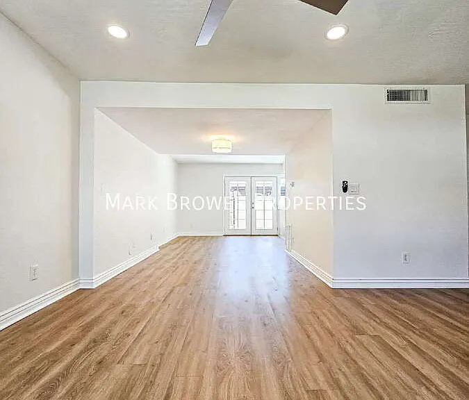 4217 N Miller Rd — Photo 5