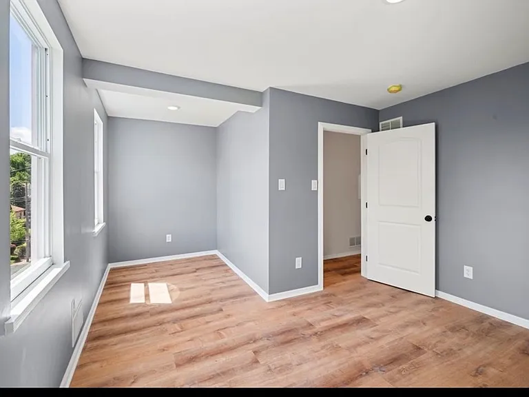 317 Anthony St — Photo 20