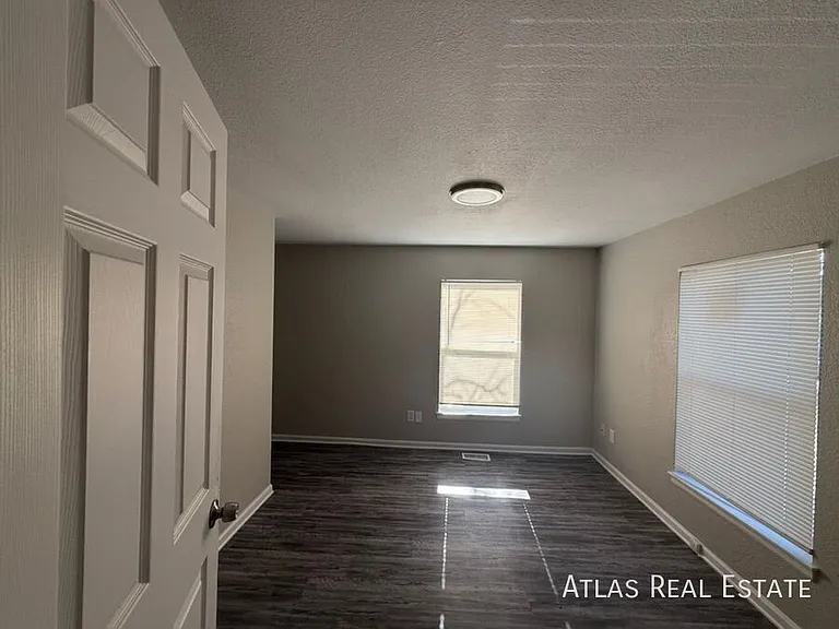 1119 S 14th Ave — Photo 10