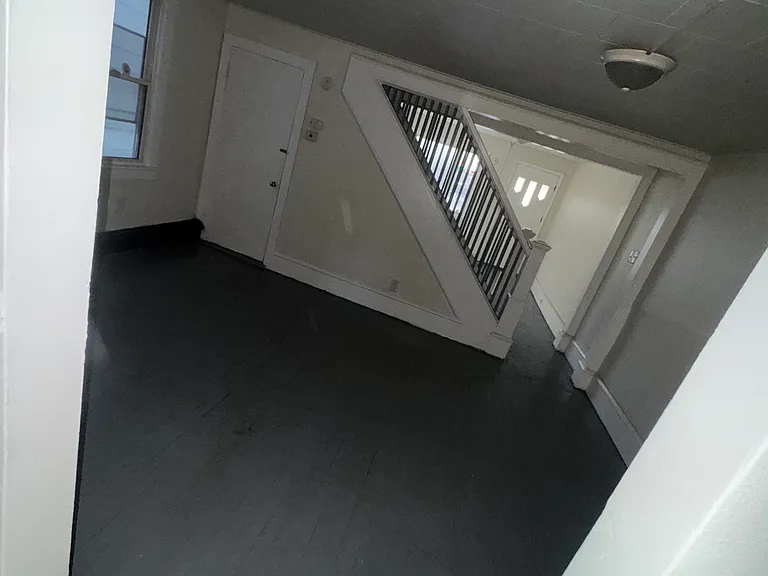 738 N Main St — Photo 4