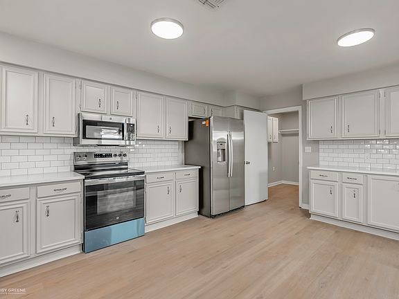 2nd image of 10048 Alondra Dr