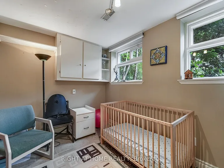 25 Clarendon Ave — Photo 31