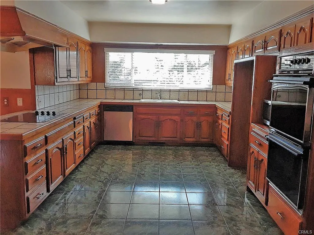 4 bed, 2910 sqft, $5,300 — Photo 4