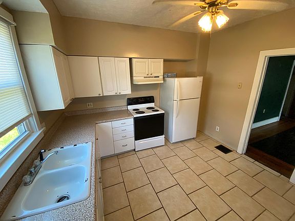4th image of 42 Crumlin Ave #2