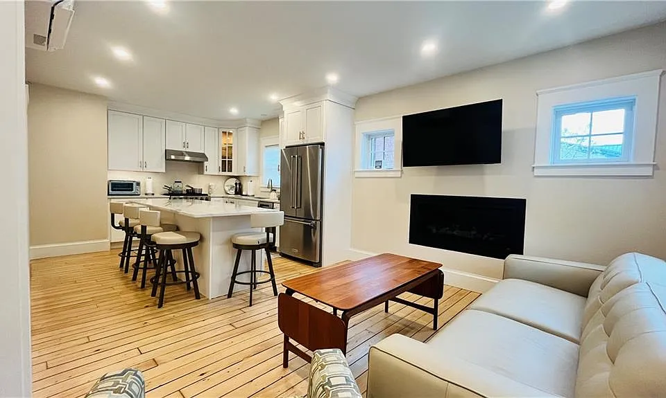 35 Memorial Blvd #1