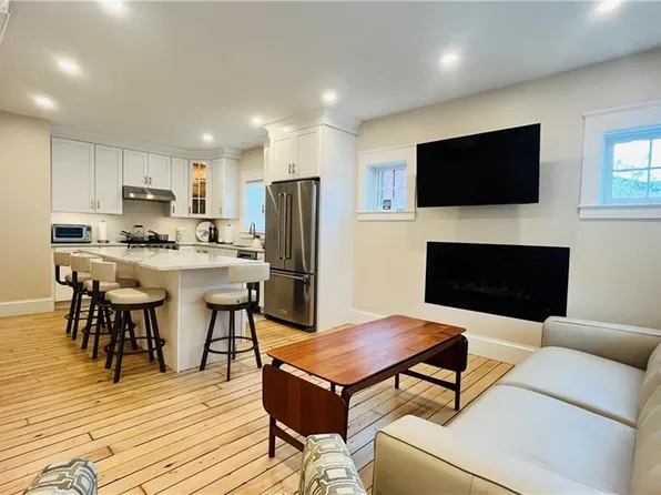 35 Memorial Blvd #1, Newport, RI 02840