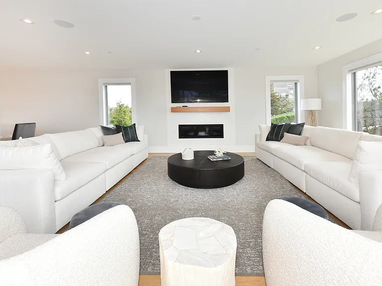 451 Dune Rd — Photo 19
