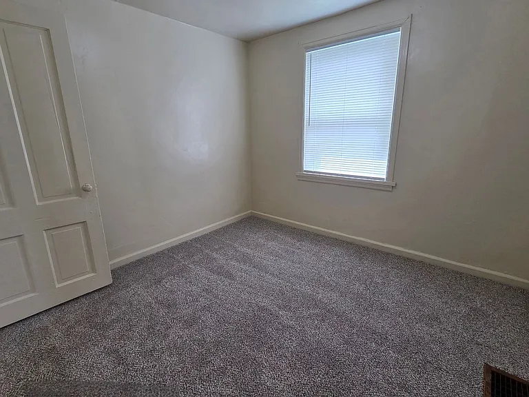 103 E Center St — Photo 10