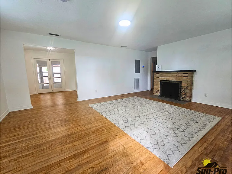 475 Riverside Dr — Photo 8