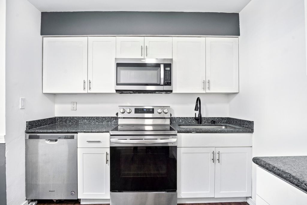 101 NE 35th St #B, photo 8