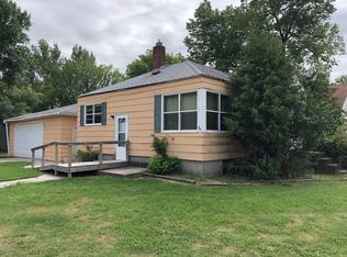 520 4th St SE, Hallock, MN 56728