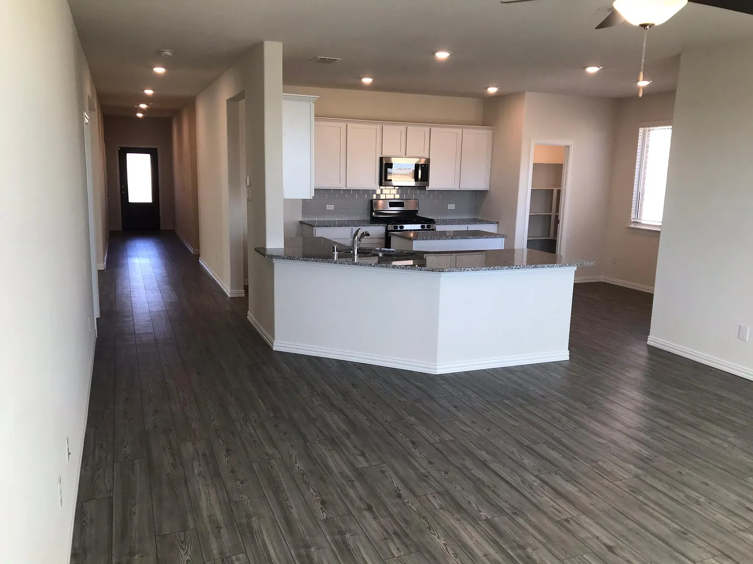 4 bed, 1996 sqft, $2,399 — Photo 3